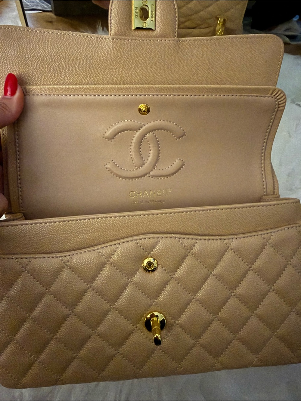 CHANEL Beige Quilted Leather Shoulder Bag with Gold Hardware - Picture 3 of 5